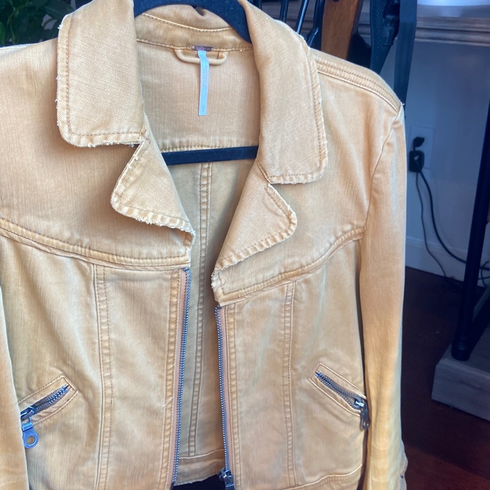 Yellow/beige/mustard jacket.